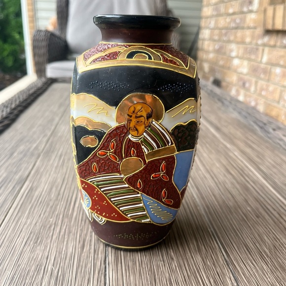 Modern Satsuma Vase 8 inches tall Geisha Scenes Gilded Details - Picture 1 of 6